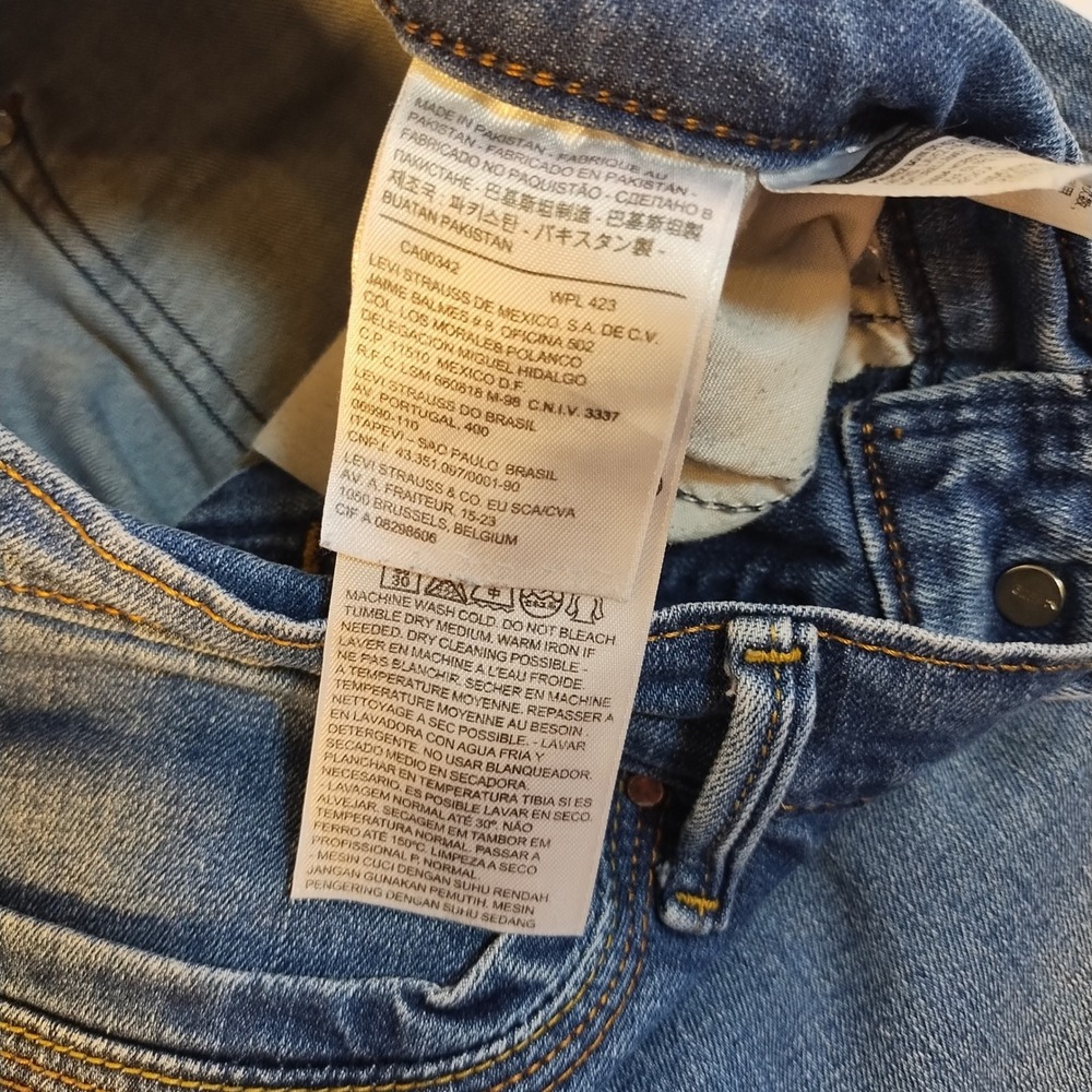 Levis Womens 4 Blue Denim Cuffed Capri Jeans Medium Wash Stretch Cropped Beach - Picture 6 of 6